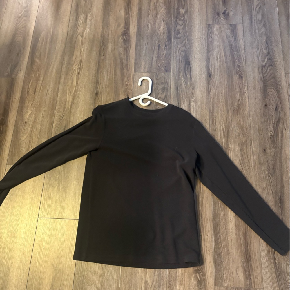 ALO Yoga Classic Black Long Sleeve Tee